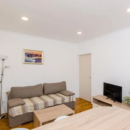 Hill Apartment