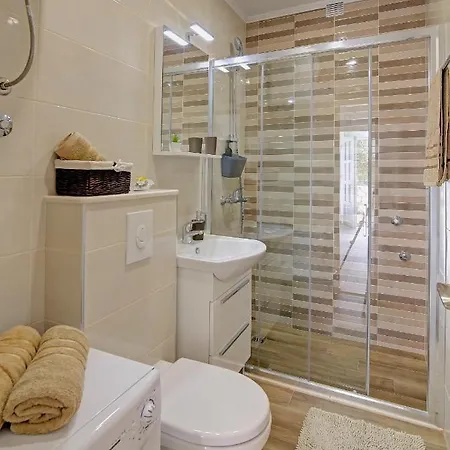 Hill Apartment *