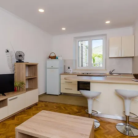 Hill Apartment