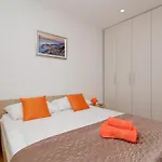 Hill Apartment *